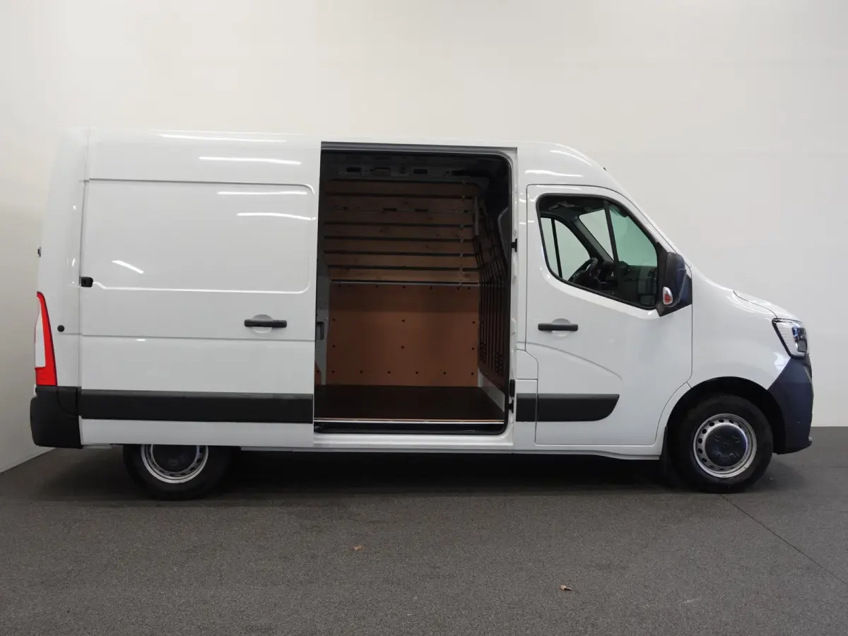 T33 2.3 dCi 135PK L2H2 Airco Cruise control Parkeersensoren Navigatie Trekhaak