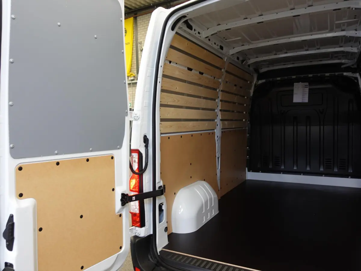T33 2.3 dCi 135PK L2H2 Airco Cruise control Parkeersensoren Navigatie Trekhaak
