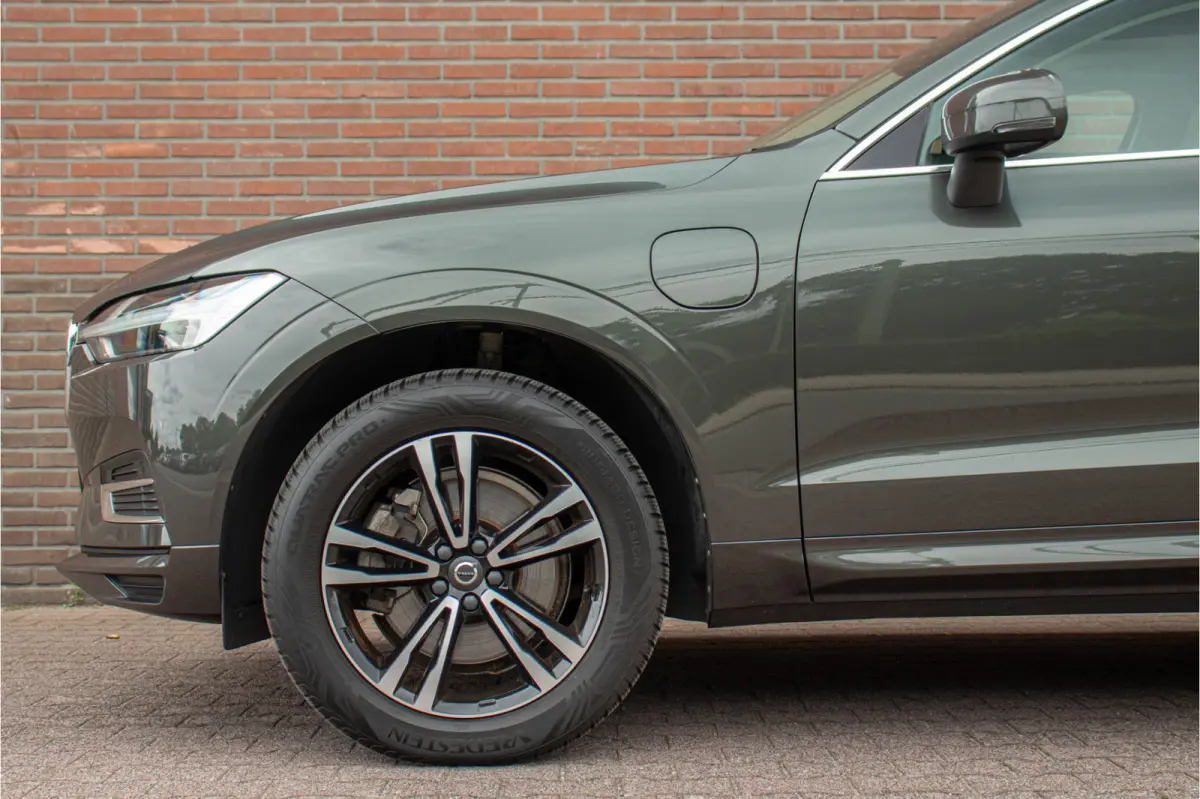 T8 Twin Engine AWD Momentum, Leder, Carplay, Trekhaak, Stoelverwarming, Camera, Panoramadak, Full LED.