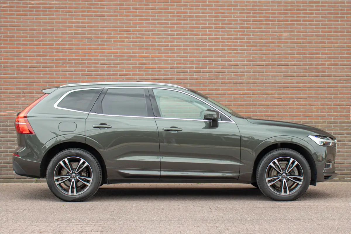 T8 Twin Engine AWD Momentum, Leder, Carplay, Trekhaak, Stoelverwarming, Camera, Panoramadak, Full LED.