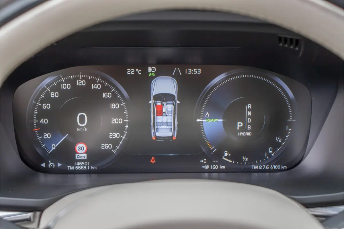 T8 Twin Engine AWD Momentum, Leder, Carplay, Trekhaak, Stoelverwarming, Camera, Panoramadak, Full LED.