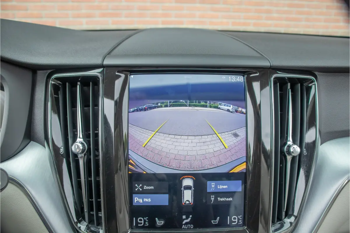 T8 Twin Engine AWD Momentum, Leder, Carplay, Trekhaak, Stoelverwarming, Camera, Panoramadak, Full LED.
