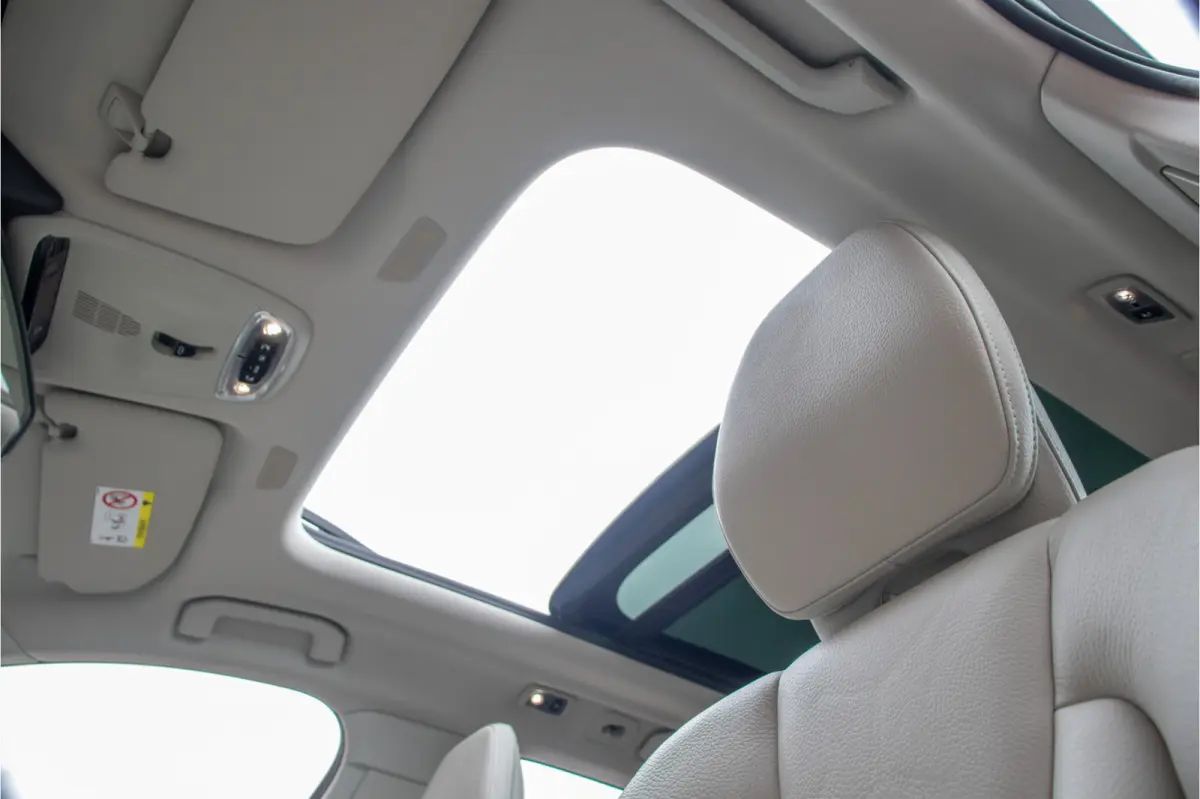 T8 Twin Engine AWD Momentum, Leder, Carplay, Trekhaak, Stoelverwarming, Camera, Panoramadak, Full LED.