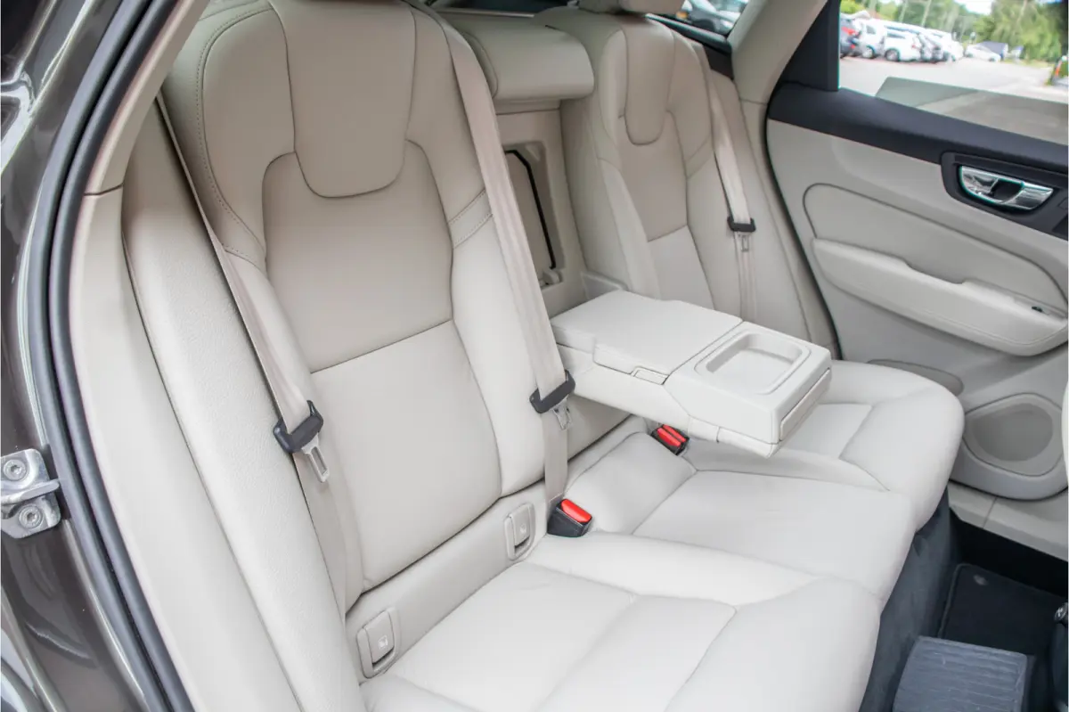 T8 Twin Engine AWD Momentum, Leder, Carplay, Trekhaak, Stoelverwarming, Camera, Panoramadak, Full LED.