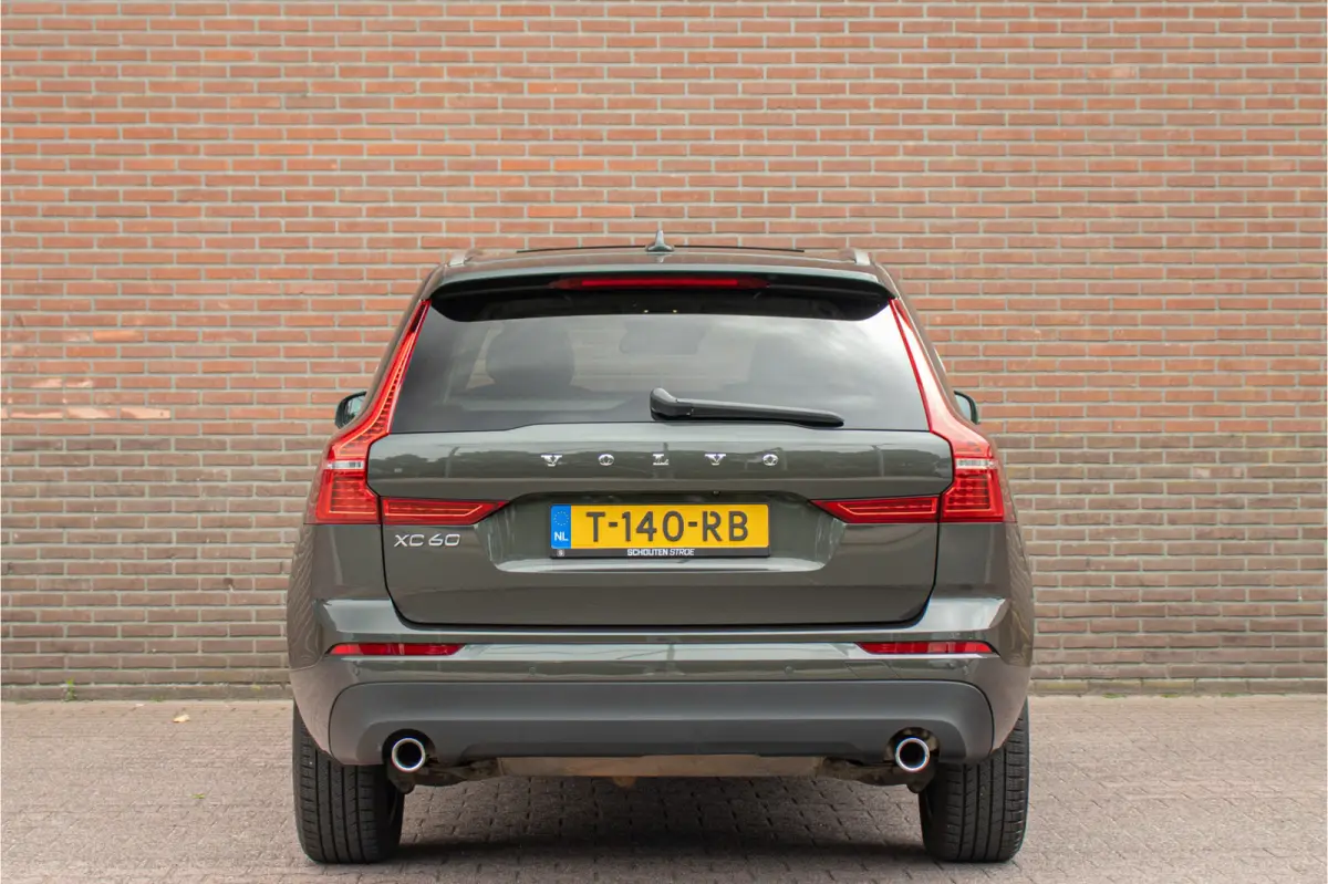 T8 Twin Engine AWD Momentum, Leder, Carplay, Trekhaak, Stoelverwarming, Camera, Panoramadak, Full LED.