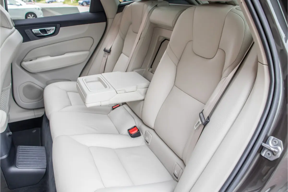 T8 Twin Engine AWD Momentum, Leder, Carplay, Trekhaak, Stoelverwarming, Camera, Panoramadak, Full LED.