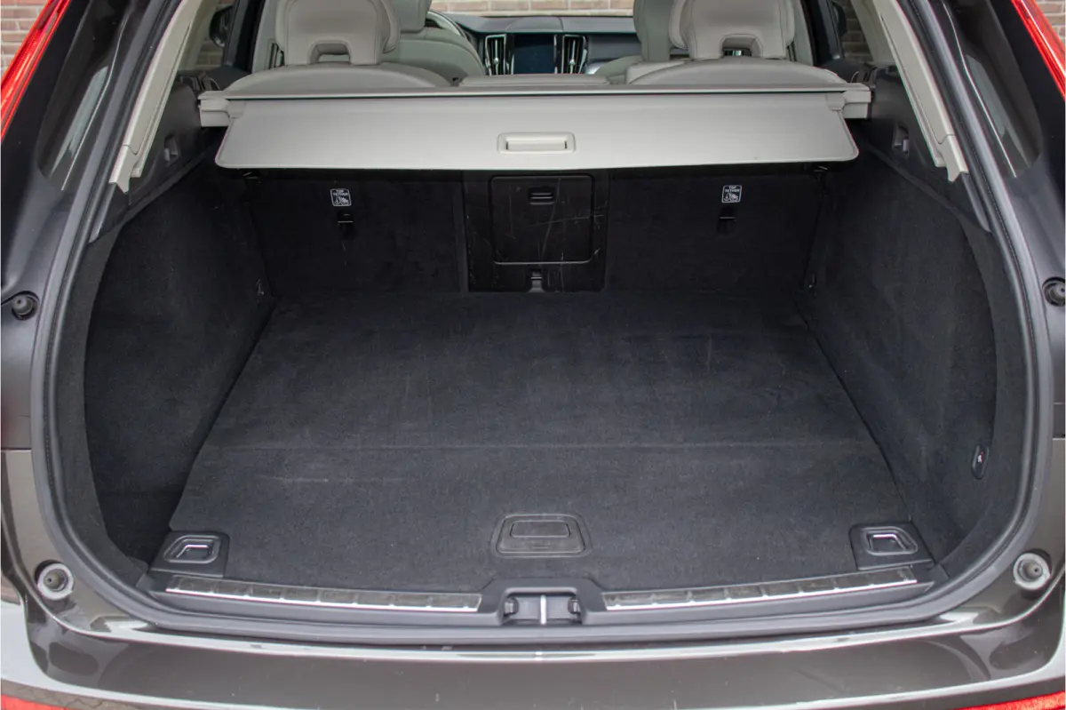 T8 Twin Engine AWD Momentum, Leder, Carplay, Trekhaak, Stoelverwarming, Camera, Panoramadak, Full LED.
