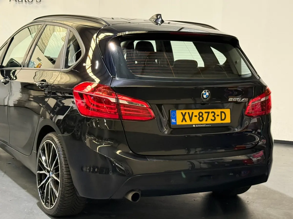 225xe iPerformance Plug In Hybride Navi Camera Cruise Leder bekleding Nieuwe Apk
