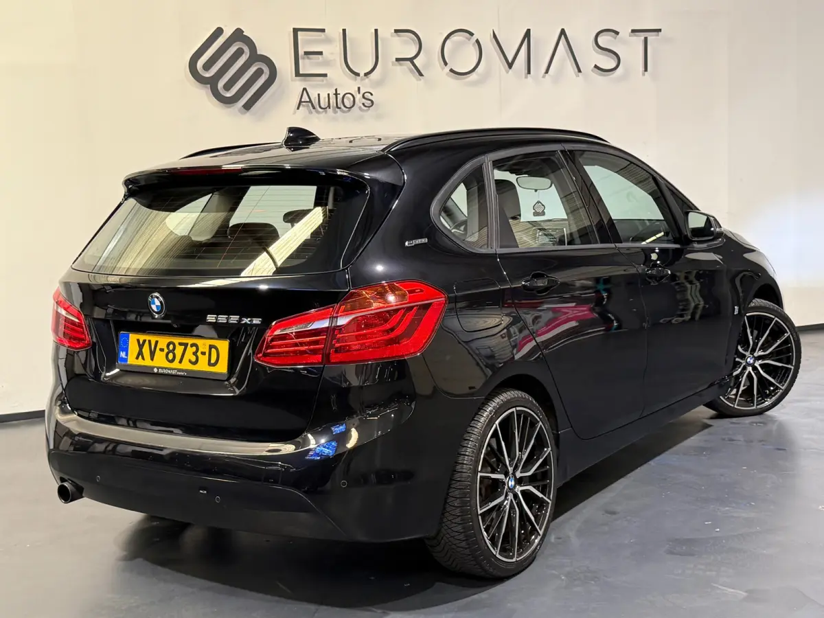 225xe iPerformance Plug In Hybride Navi Camera Cruise Leder bekleding Nieuwe Apk