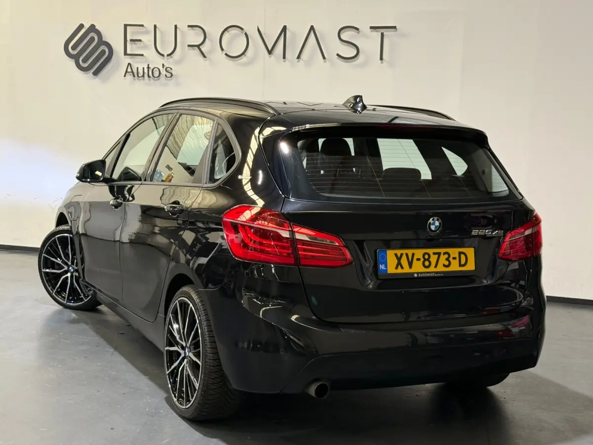 225xe iPerformance Plug In Hybride Navi Camera Cruise Leder bekleding Nieuwe Apk