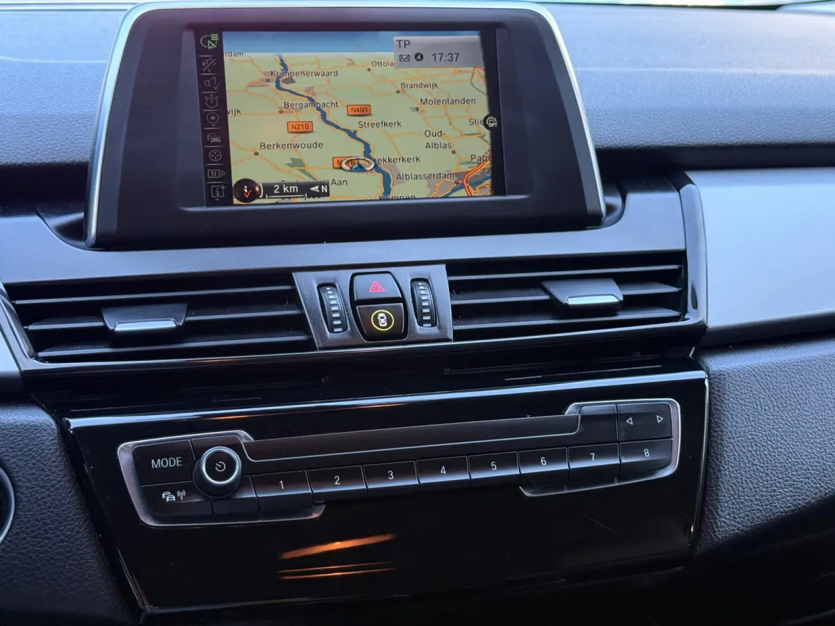 225xe iPerformance Plug In Hybride Navi Camera Cruise Leder bekleding Nieuwe Apk