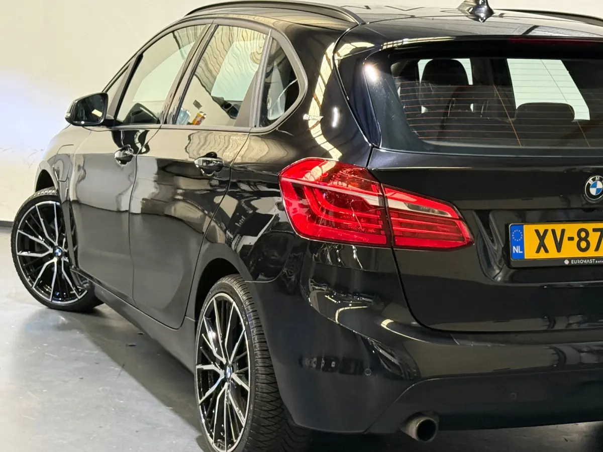 225xe iPerformance Plug In Hybride Navi Camera Cruise Leder bekleding Nieuwe Apk