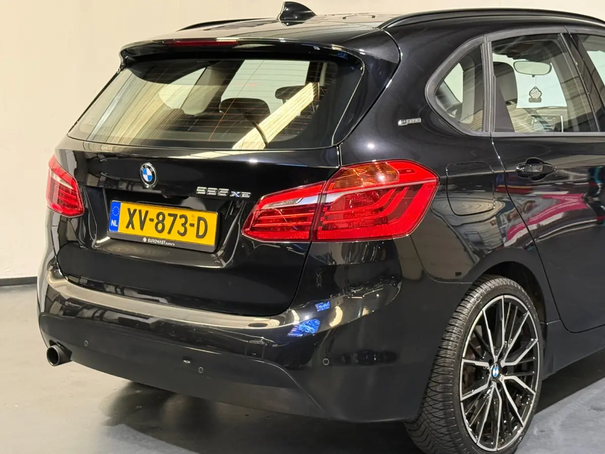 225xe iPerformance Plug In Hybride Navi Camera Cruise Leder bekleding Nieuwe Apk