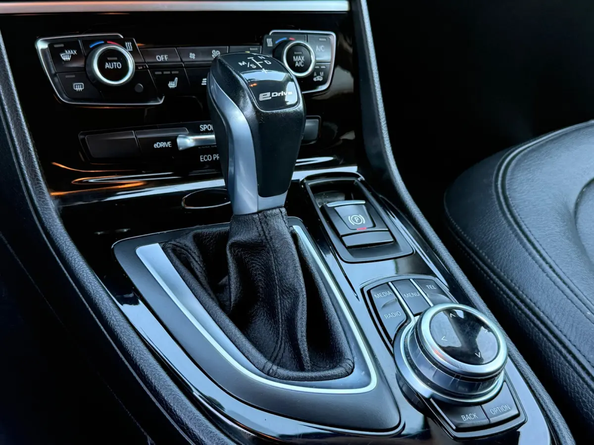 225xe iPerformance Plug In Hybride Navi Camera Cruise Leder bekleding Nieuwe Apk