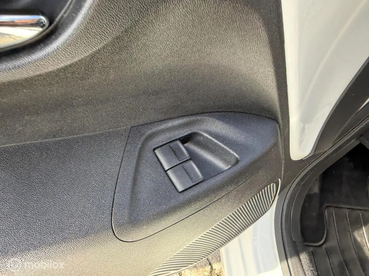 1.0 VVT-i x-play AIRCO | BLUETOOTH | TOPSTAAT |