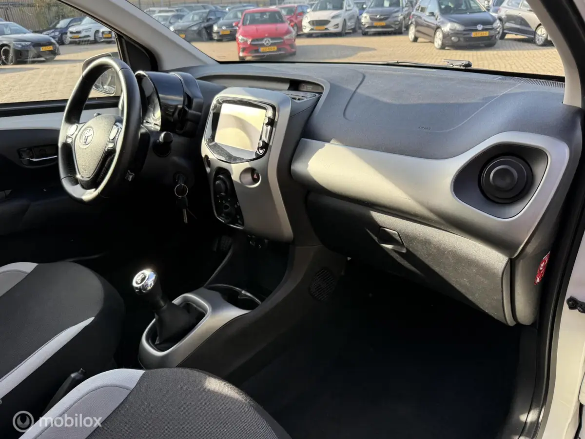 1.0 VVT-i x-play AIRCO | BLUETOOTH | TOPSTAAT |