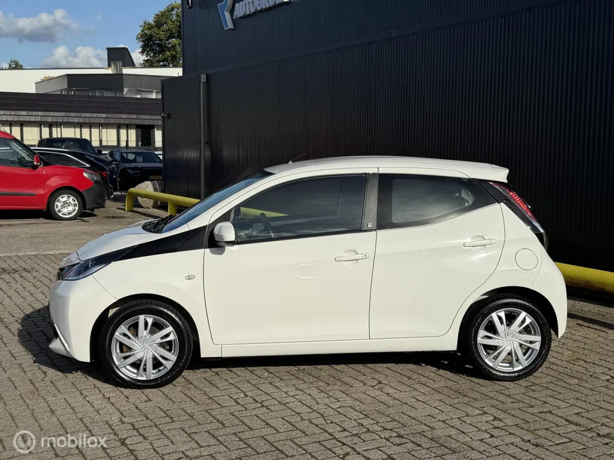 1.0 VVT-i x-play AIRCO | BLUETOOTH | TOPSTAAT |