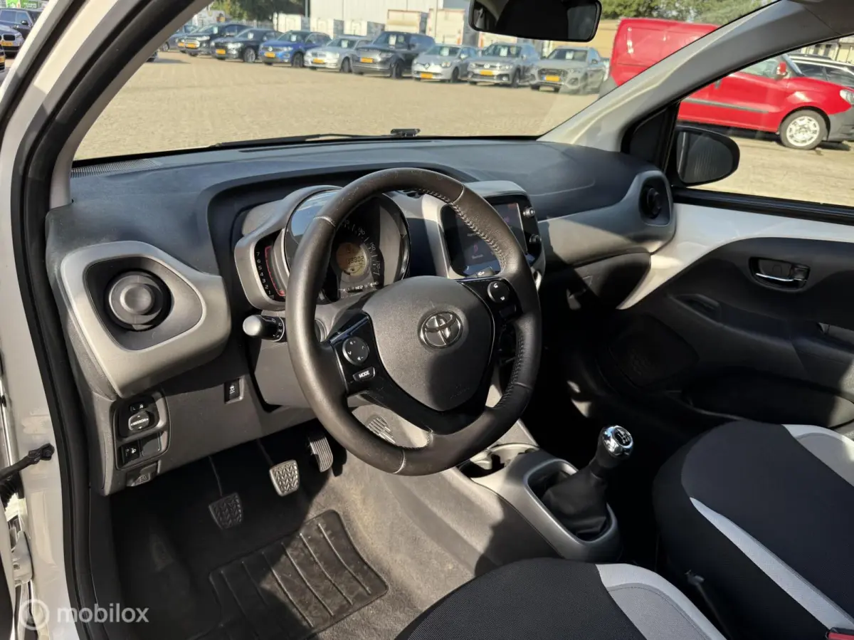 1.0 VVT-i x-play AIRCO | BLUETOOTH | TOPSTAAT |