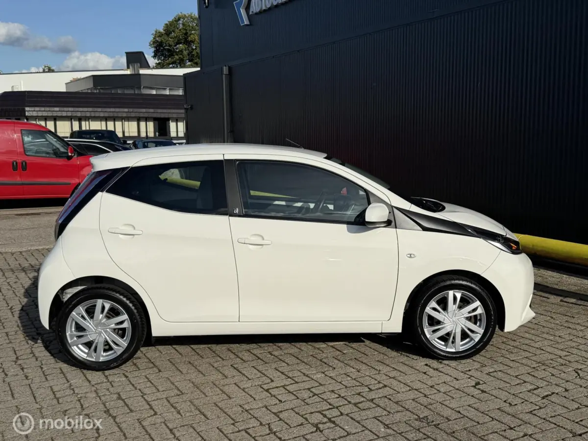 1.0 VVT-i x-play AIRCO | BLUETOOTH | TOPSTAAT |