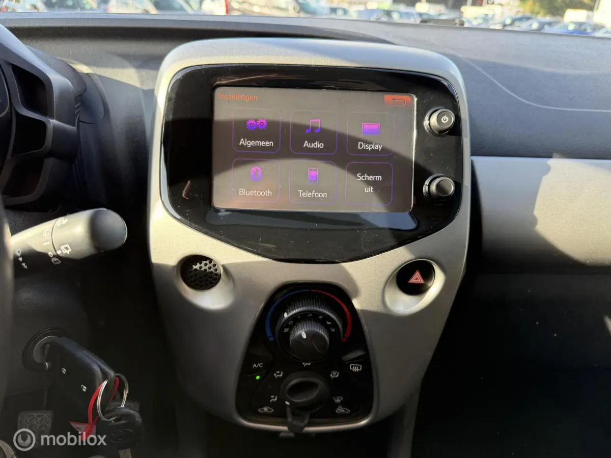 1.0 VVT-i x-play AIRCO | BLUETOOTH | TOPSTAAT |