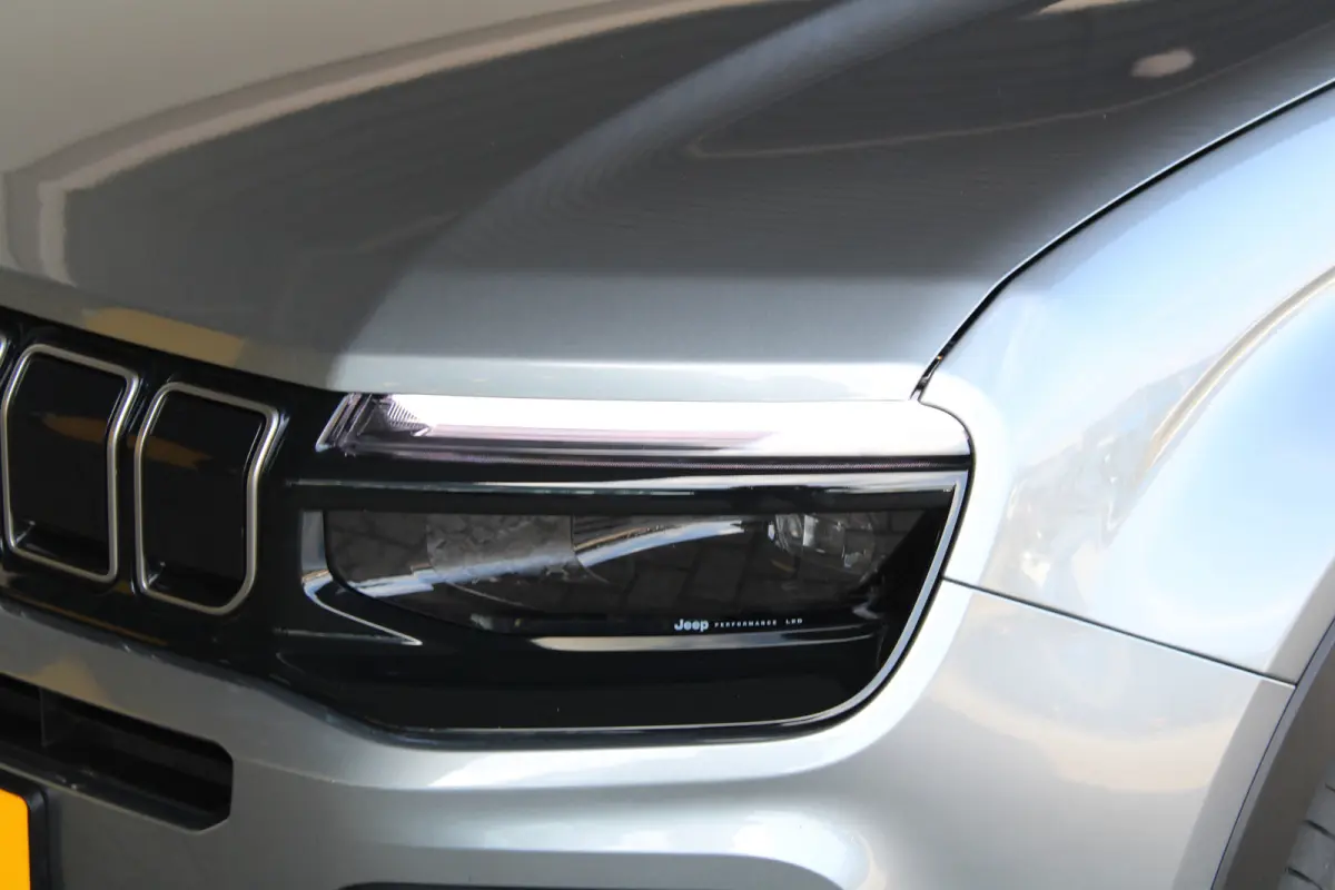 1.2 e-Hybrid Summit | Adaptieve cruise control | 18` lichtmetalen velgen | Climate control |