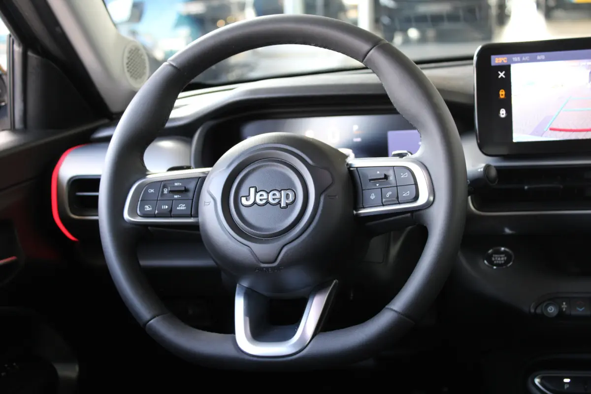 1.2 e-Hybrid Summit | Adaptieve cruise control | 18` lichtmetalen velgen | Climate control |