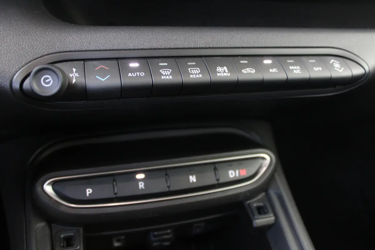 1.2 e-Hybrid Summit | Adaptieve cruise control | 18` lichtmetalen velgen | Climate control |