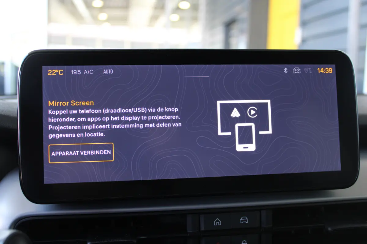 1.2 e-Hybrid Summit | Adaptieve cruise control | 18` lichtmetalen velgen | Climate control |