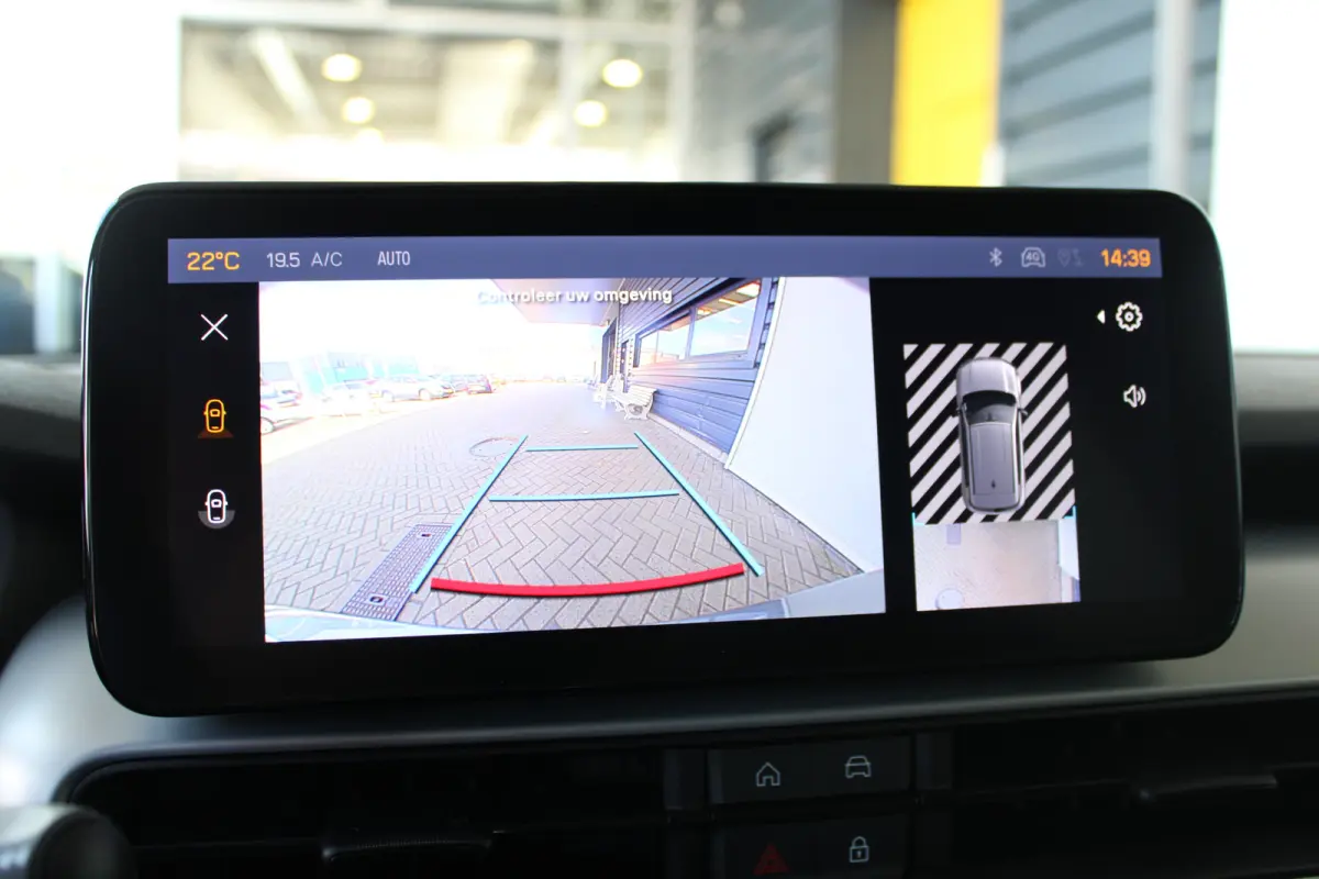 1.2 e-Hybrid Summit | Adaptieve cruise control | 18` lichtmetalen velgen | Climate control |