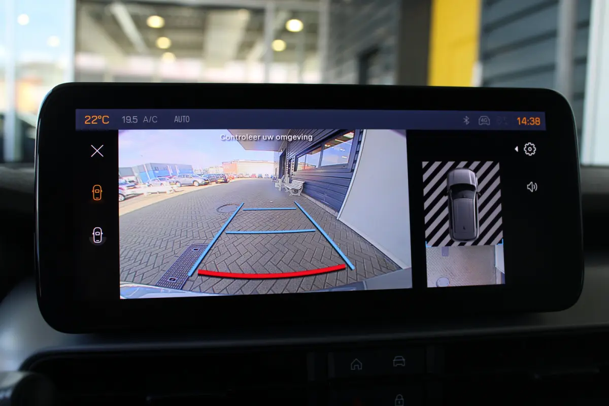 1.2 e-Hybrid Summit | Adaptieve cruise control | 18` lichtmetalen velgen | Climate control |