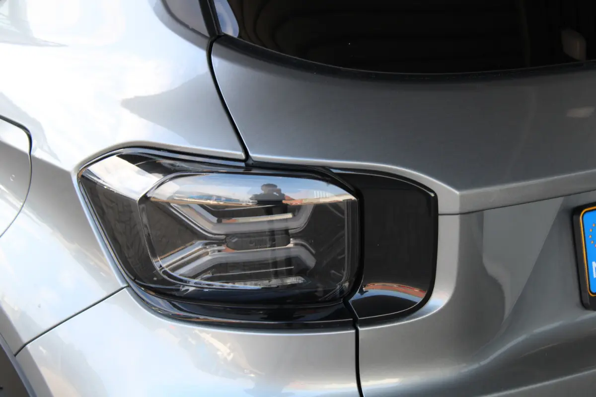 1.2 e-Hybrid Summit | Adaptieve cruise control | 18` lichtmetalen velgen | Climate control |