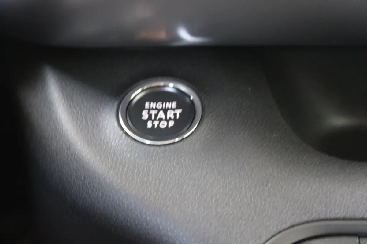 1.2 e-Hybrid Summit | Adaptieve cruise control | 18` lichtmetalen velgen | Climate control |