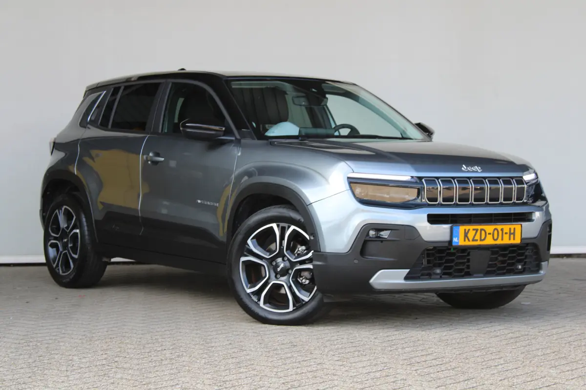 1.2 e-Hybrid Summit | Adaptieve cruise control | 18` lichtmetalen velgen | Climate control |