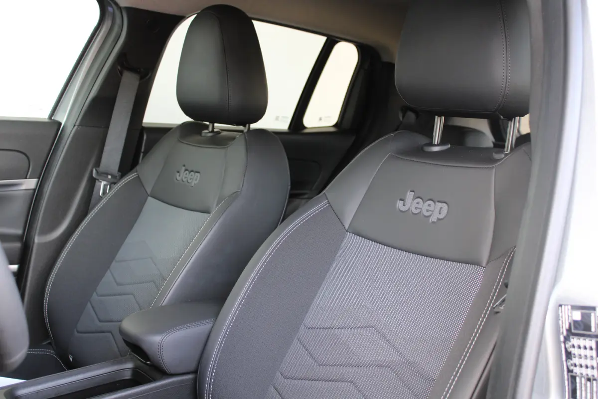 1.2 e-Hybrid Summit | Adaptieve cruise control | 18` lichtmetalen velgen | Climate control |