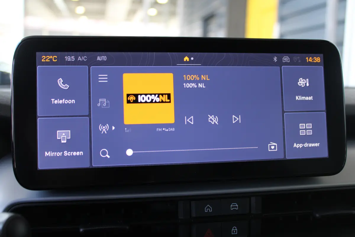 1.2 e-Hybrid Summit | Adaptieve cruise control | 18` lichtmetalen velgen | Climate control |