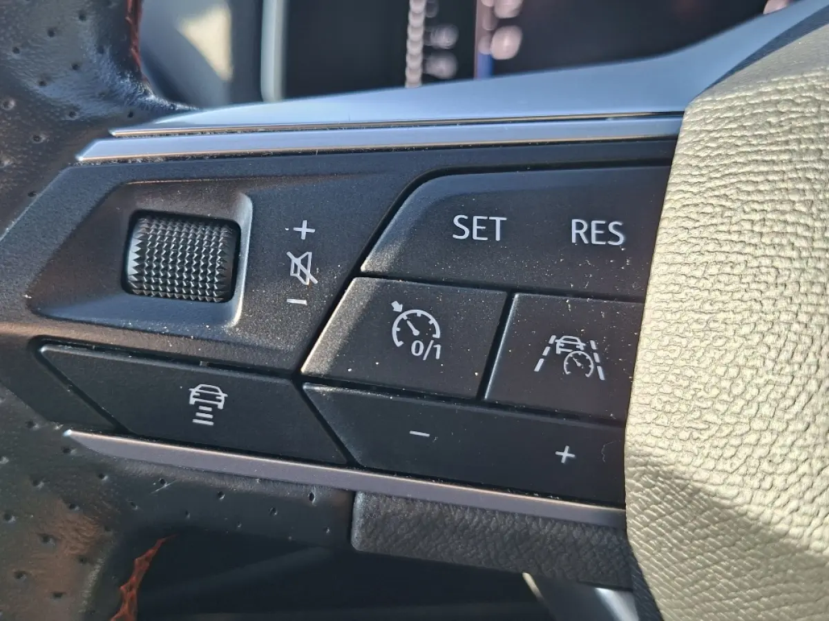 * FR * 1.4 TSI e-Hybrid PHEV 245pk * Elek. Trekhaak * Navigatiesysteem * Stoelverwarming *