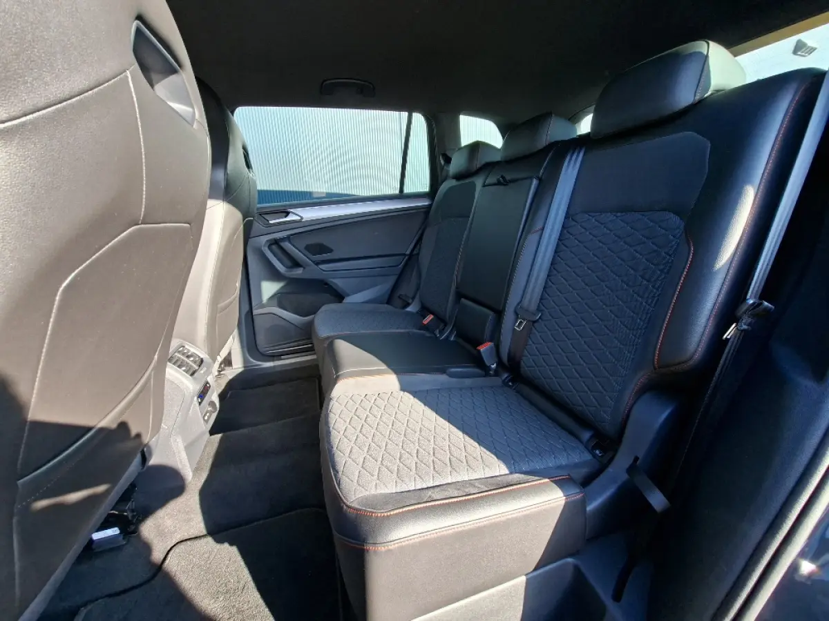 * FR * 1.4 TSI e-Hybrid PHEV 245pk * Elek. Trekhaak * Navigatiesysteem * Stoelverwarming *