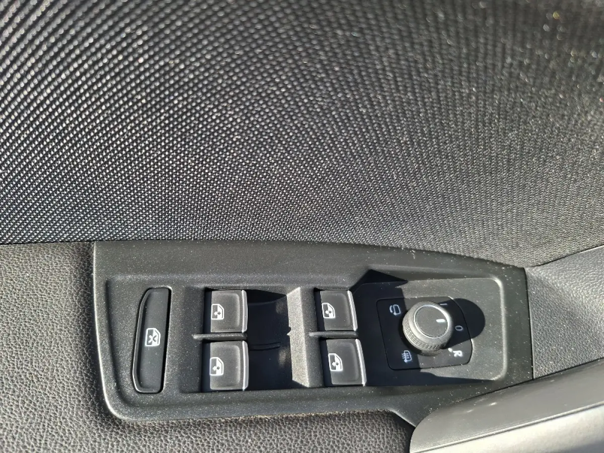 * FR * 1.4 TSI e-Hybrid PHEV 245pk * Elek. Trekhaak * Navigatiesysteem * Stoelverwarming *