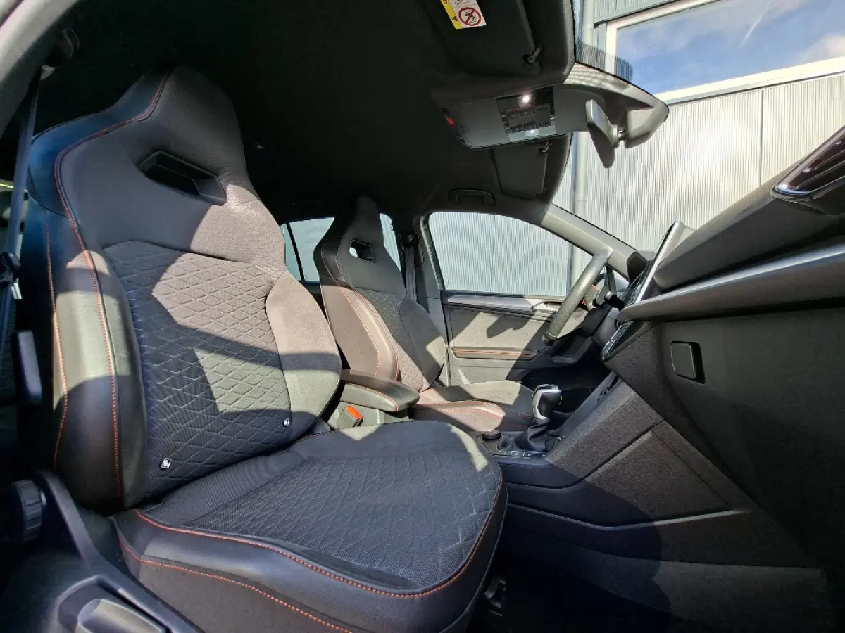 * FR * 1.4 TSI e-Hybrid PHEV 245pk * Elek. Trekhaak * Navigatiesysteem * Stoelverwarming *