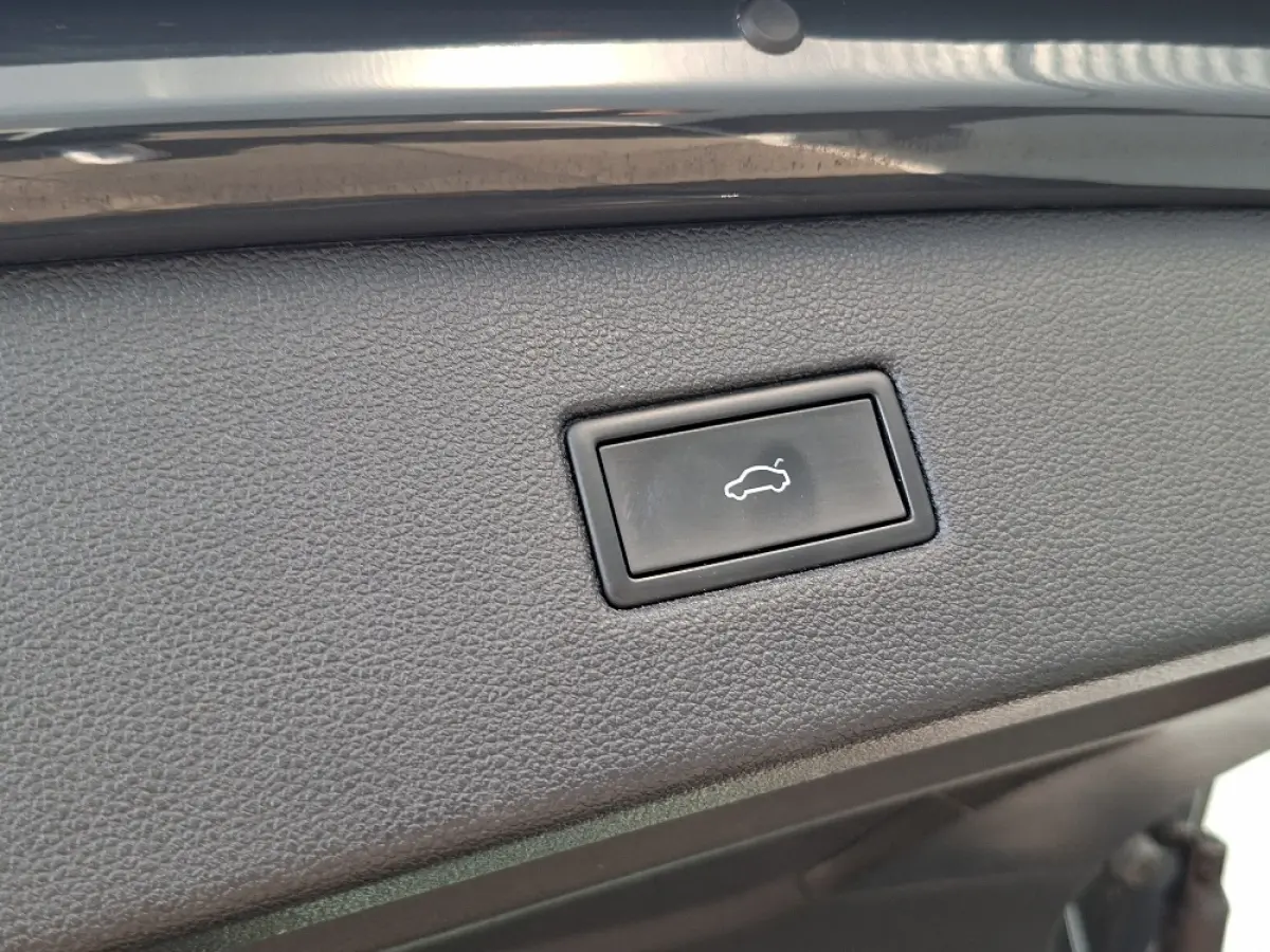 * FR * 1.4 TSI e-Hybrid PHEV 245pk * Elek. Trekhaak * Navigatiesysteem * Stoelverwarming *