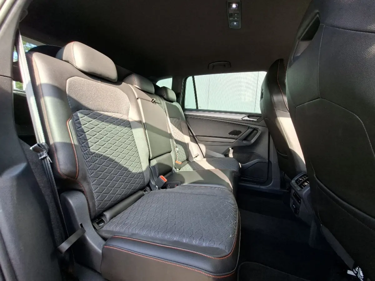 * FR * 1.4 TSI e-Hybrid PHEV 245pk * Elek. Trekhaak * Navigatiesysteem * Stoelverwarming *