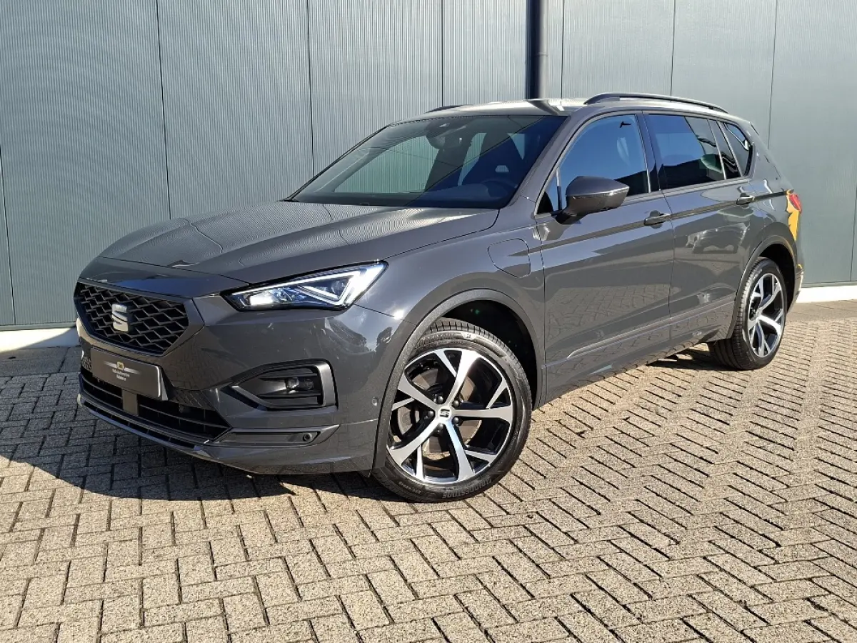 * FR * 1.4 TSI e-Hybrid PHEV 245pk * Elek. Trekhaak * Navigatiesysteem * Stoelverwarming *