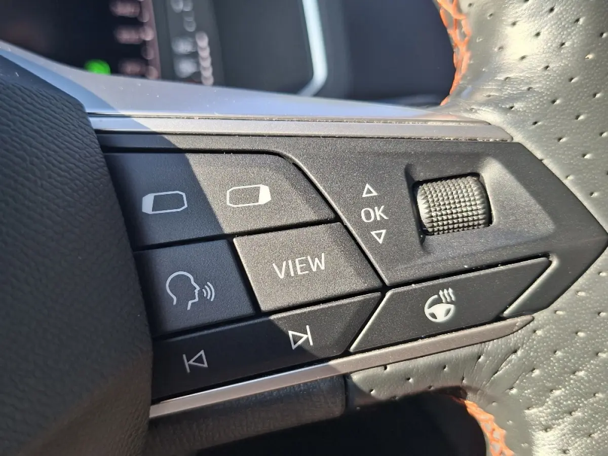 * FR * 1.4 TSI e-Hybrid PHEV 245pk * Elek. Trekhaak * Navigatiesysteem * Stoelverwarming *