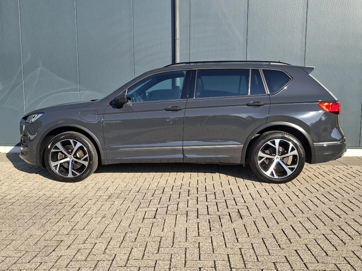 * FR * 1.4 TSI e-Hybrid PHEV 245pk * Elek. Trekhaak * Navigatiesysteem * Stoelverwarming *
