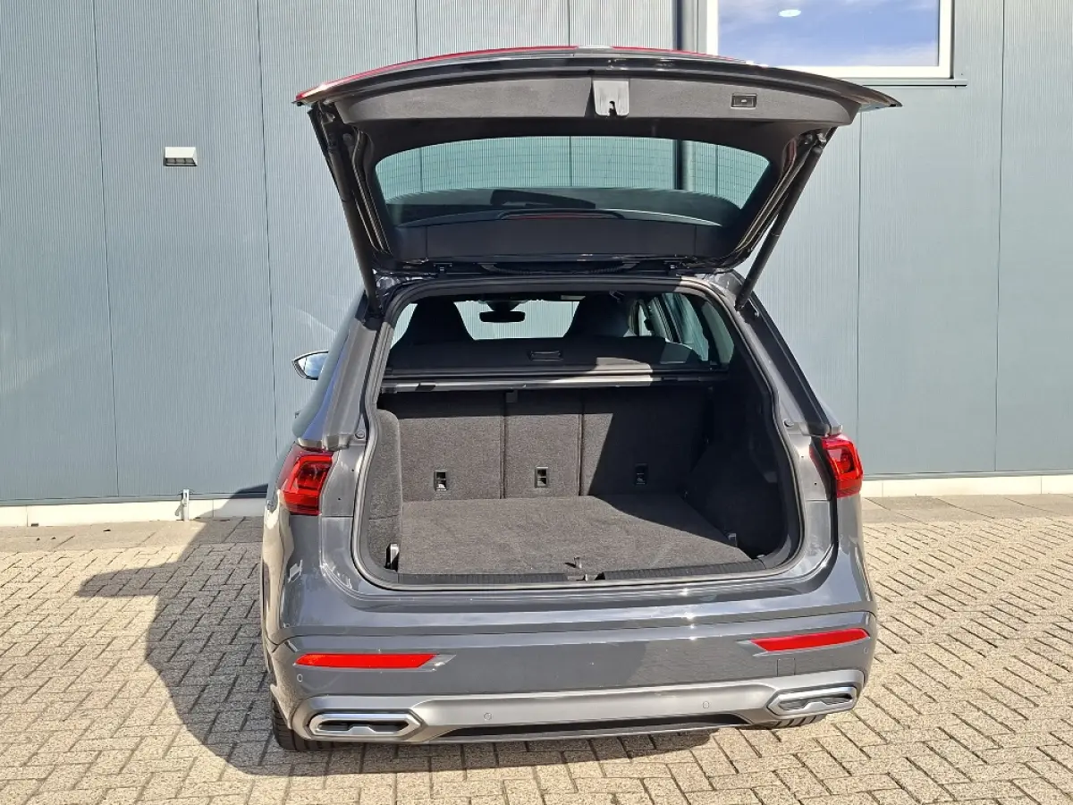 * FR * 1.4 TSI e-Hybrid PHEV 245pk * Elek. Trekhaak * Navigatiesysteem * Stoelverwarming *
