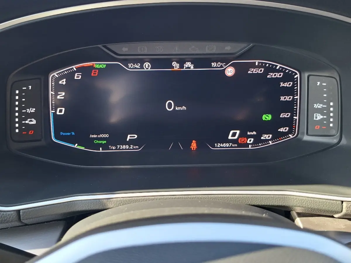 * FR * 1.4 TSI e-Hybrid PHEV 245pk * Elek. Trekhaak * Navigatiesysteem * Stoelverwarming *