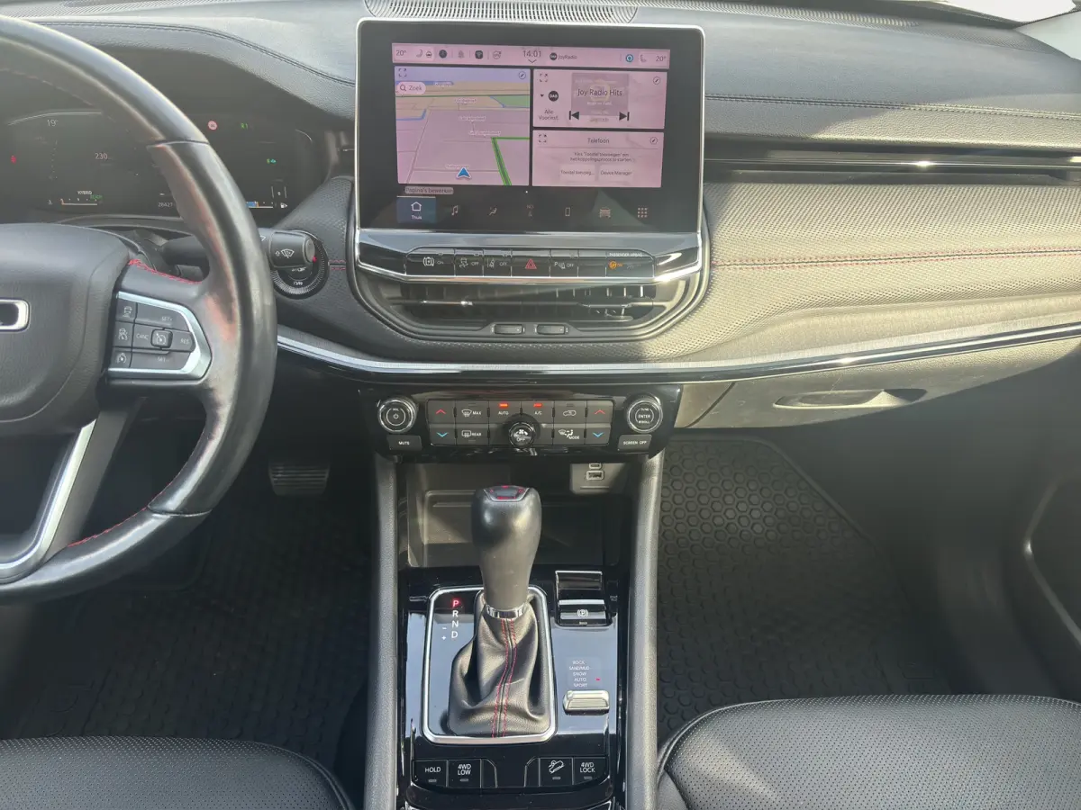 4xe 240 Plug-in Hybrid Trailhawk | Achteruitrijcamera | Trekhaak | Stoelventillate+verwarming | Panoramadak | Adapt. Cruise |