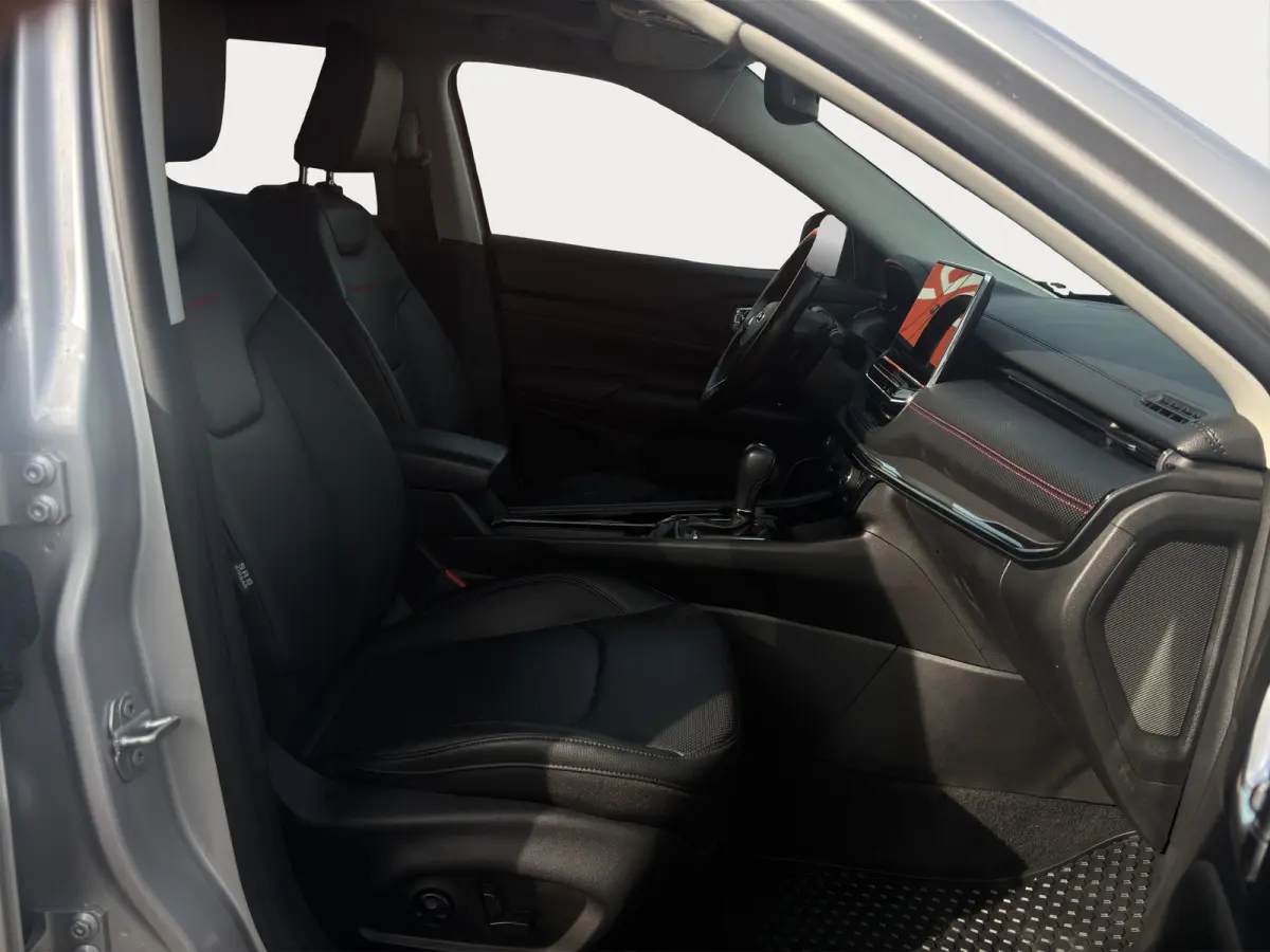 4xe 240 Plug-in Hybrid Trailhawk | Achteruitrijcamera | Trekhaak | Stoelventillate+verwarming | Panoramadak | Adapt. Cruise |
