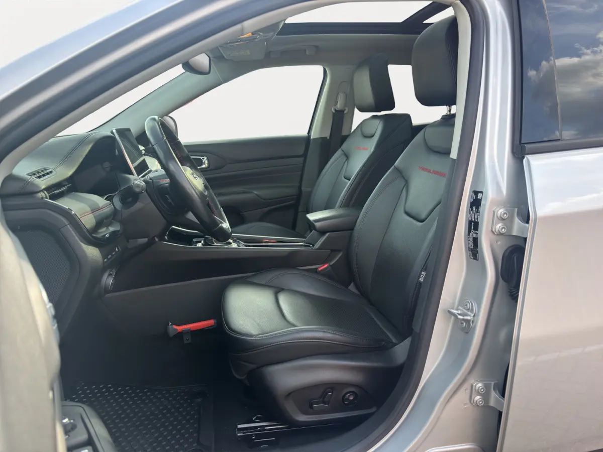 4xe 240 Plug-in Hybrid Trailhawk | Achteruitrijcamera | Trekhaak | Stoelventillate+verwarming | Panoramadak | Adapt. Cruise |
