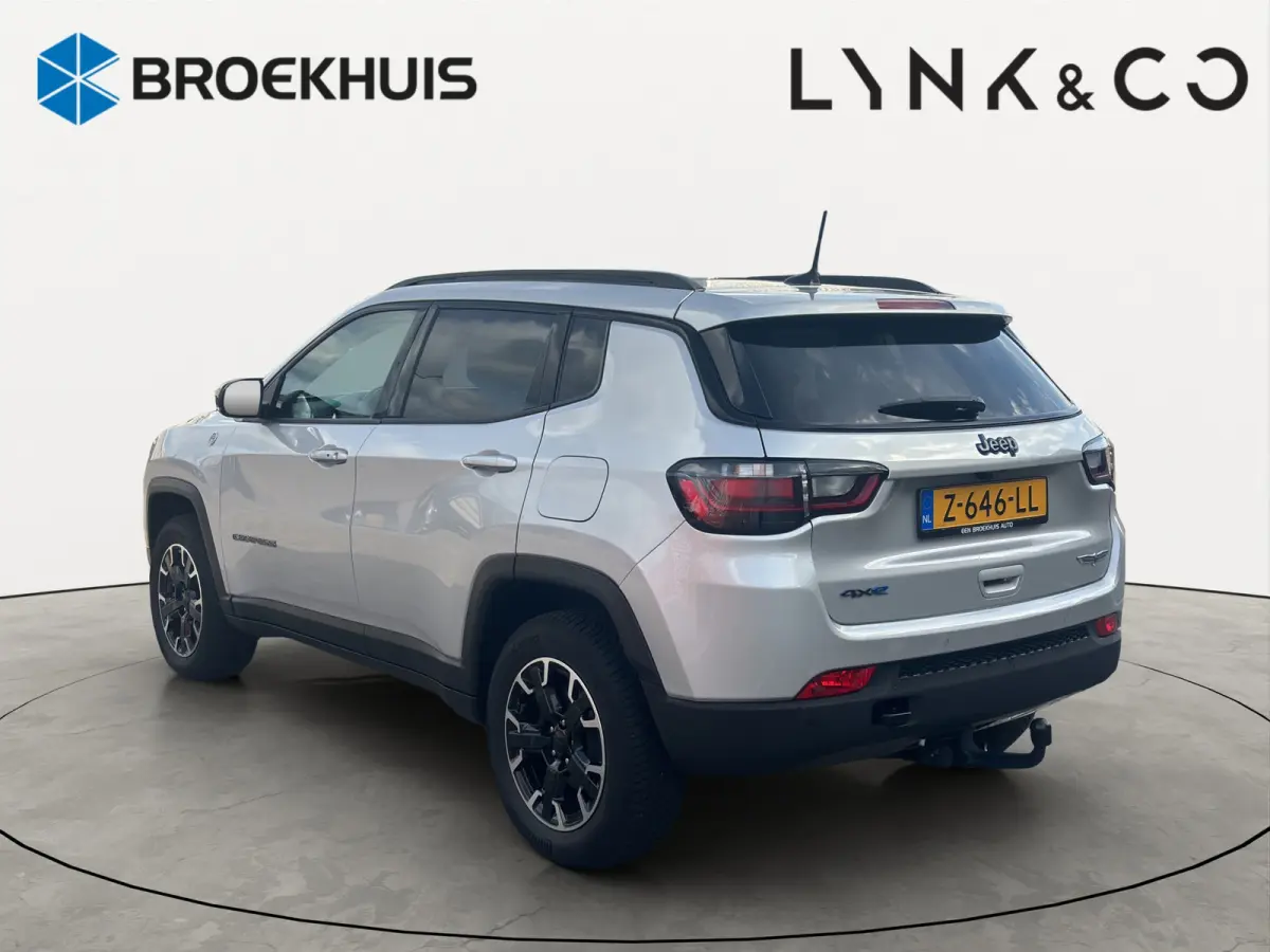 4xe 240 Plug-in Hybrid Trailhawk | Achteruitrijcamera | Trekhaak | Stoelventillate+verwarming | Panoramadak | Adapt. Cruise |